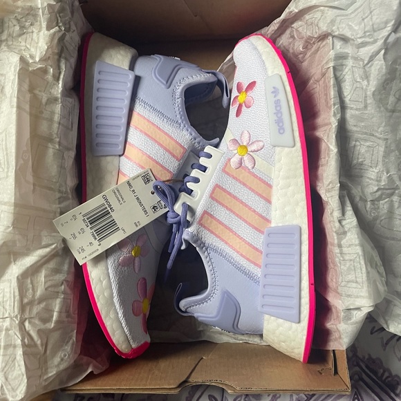 GIRLS’ BIG KIDS ADIDAS ORIGINALS X MONSTERS, INC. NMD R1 CASUAL SHOES - Picture 7 of 10